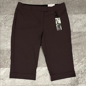 NWT women’s brown low rise capri chinos